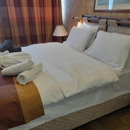 Hotel Super 8 Skopje Zewnętrze zdjęcie