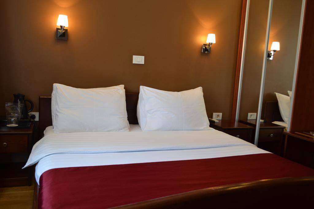 Hotel Super 8 Skopje Zewnętrze zdjęcie