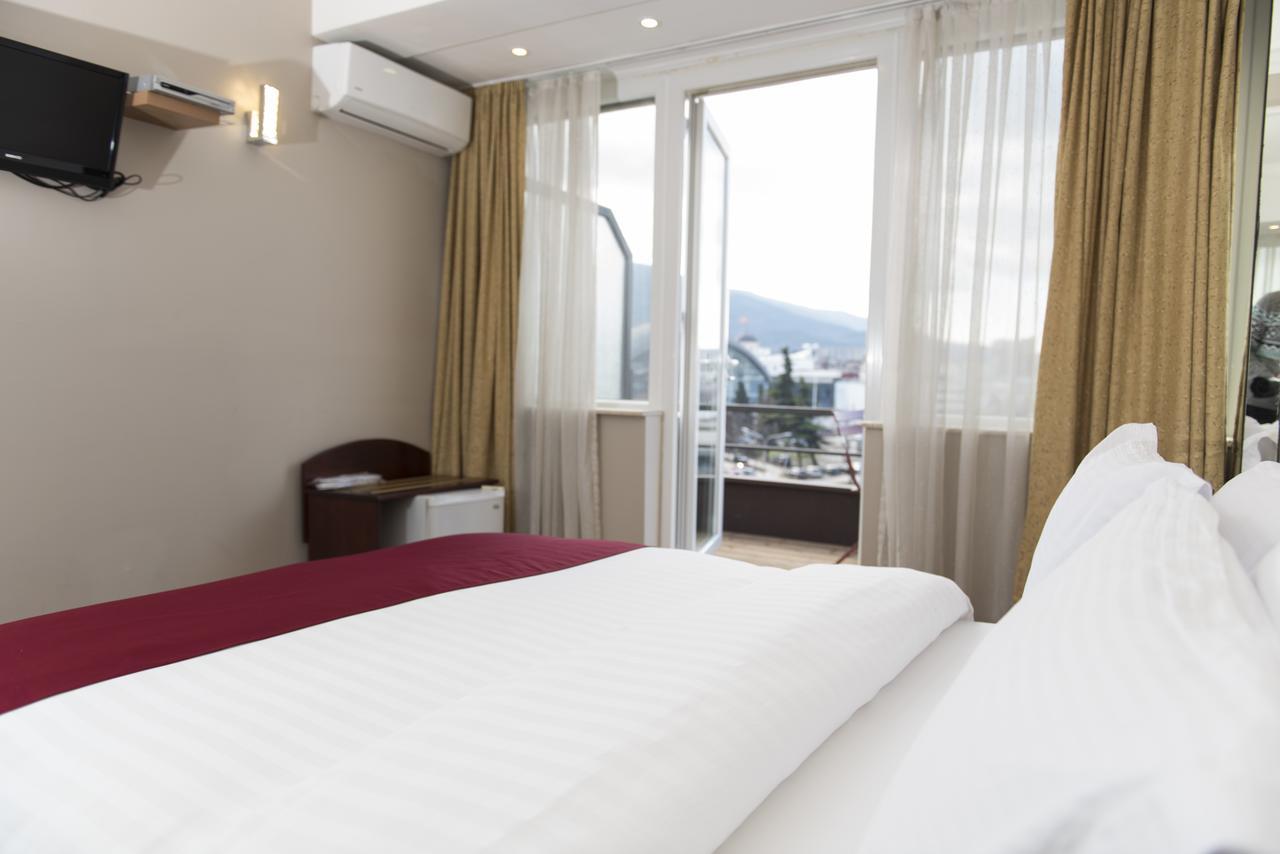 Hotel Super 8 Skopje Zewnętrze zdjęcie