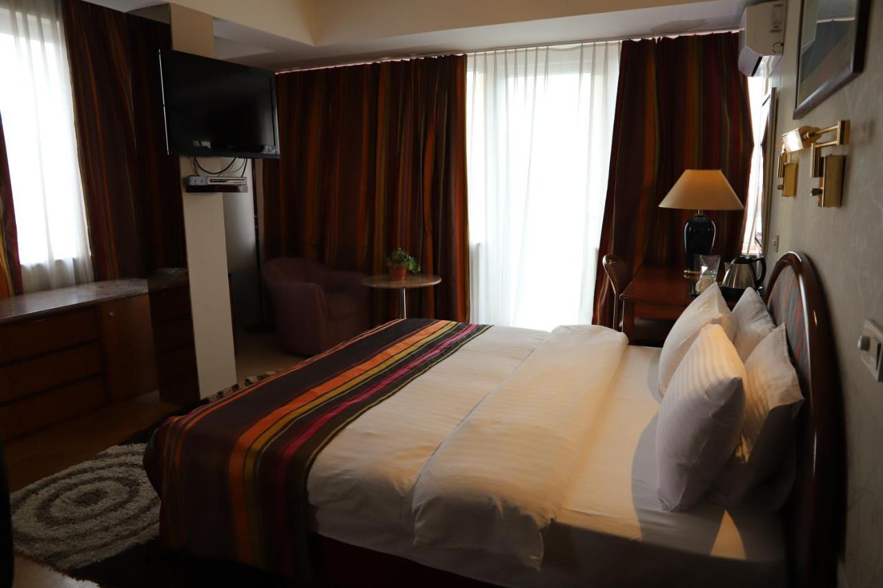 Hotel Super 8 Skopje Zewnętrze zdjęcie