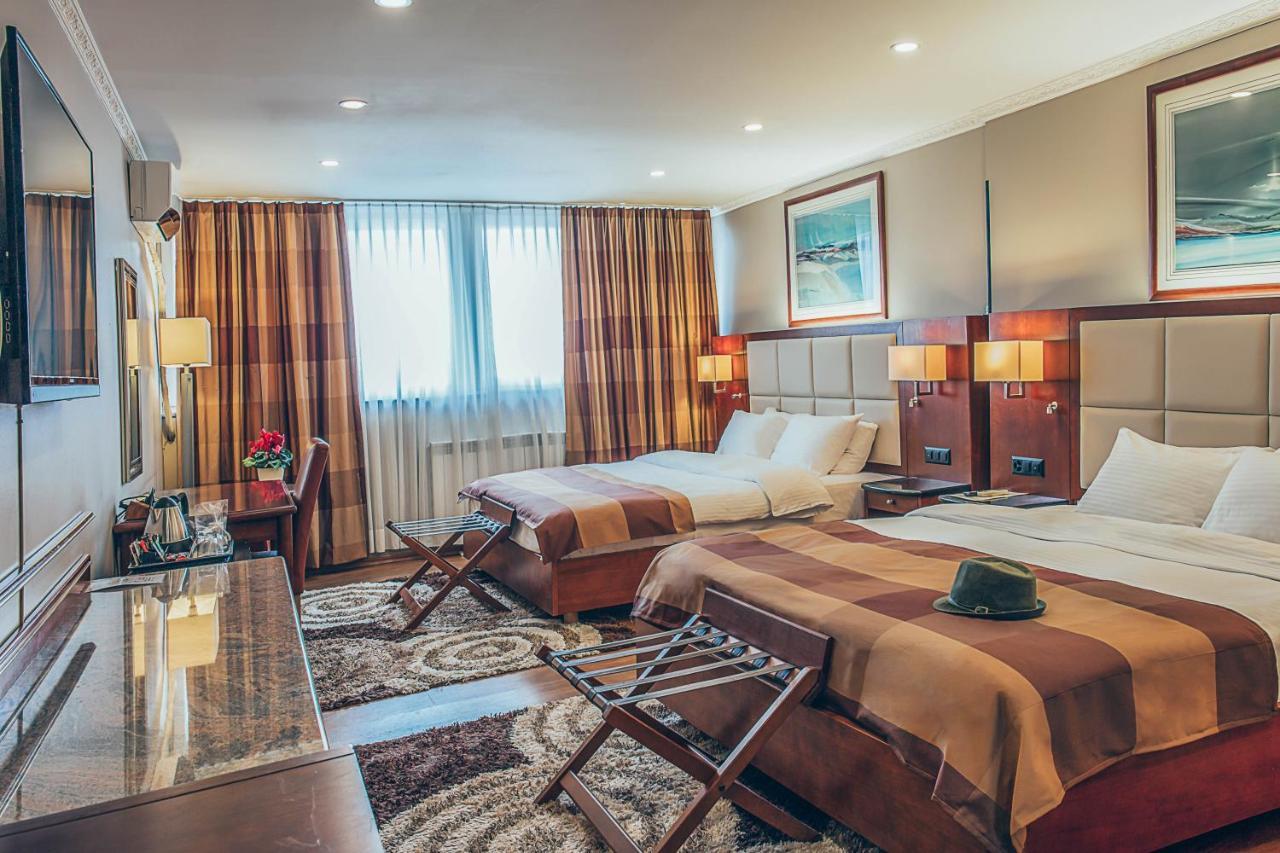 Hotel Super 8 Skopje Zewnętrze zdjęcie