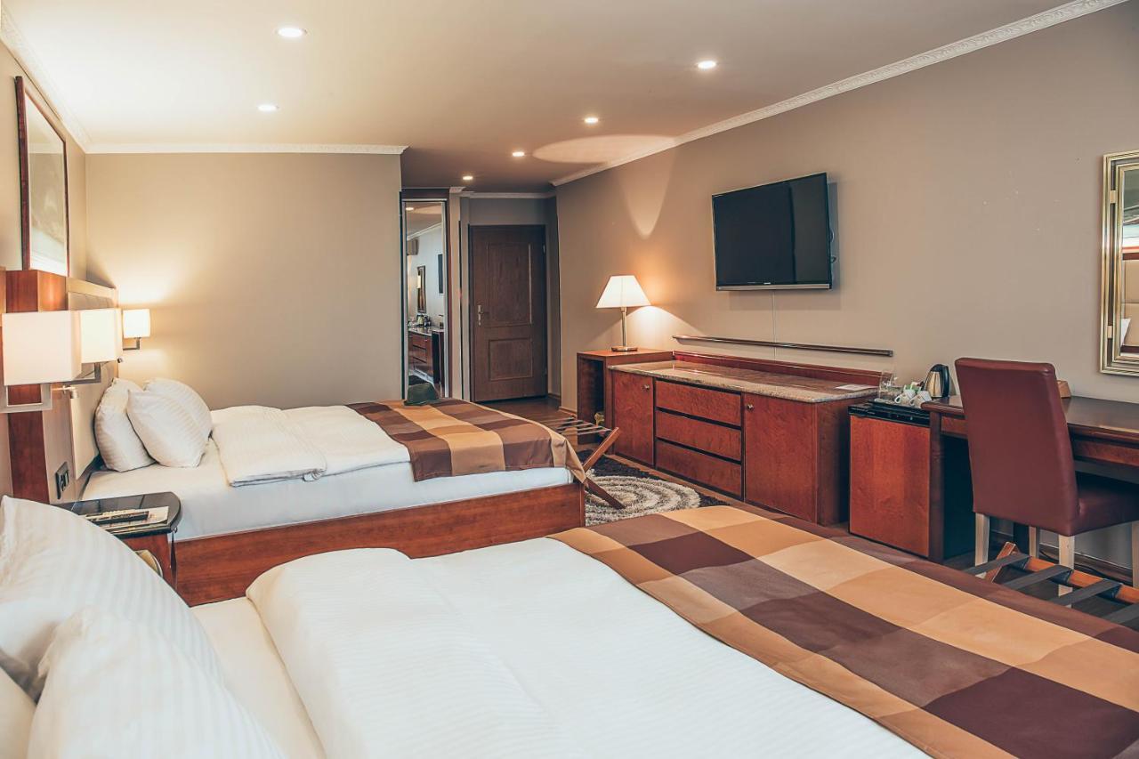 Hotel Super 8 Skopje Zewnętrze zdjęcie
