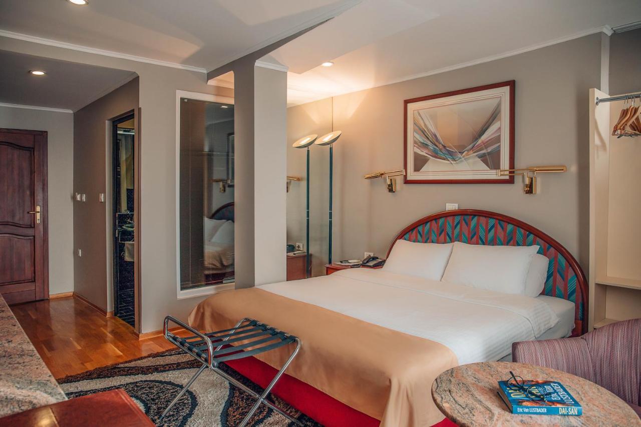 Hotel Super 8 Skopje Zewnętrze zdjęcie